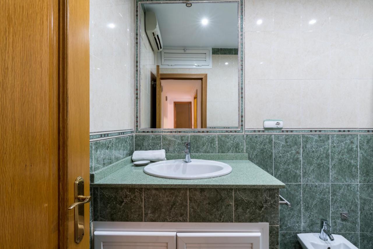 Holi-Rent Salado Apartment Seville Exterior photo