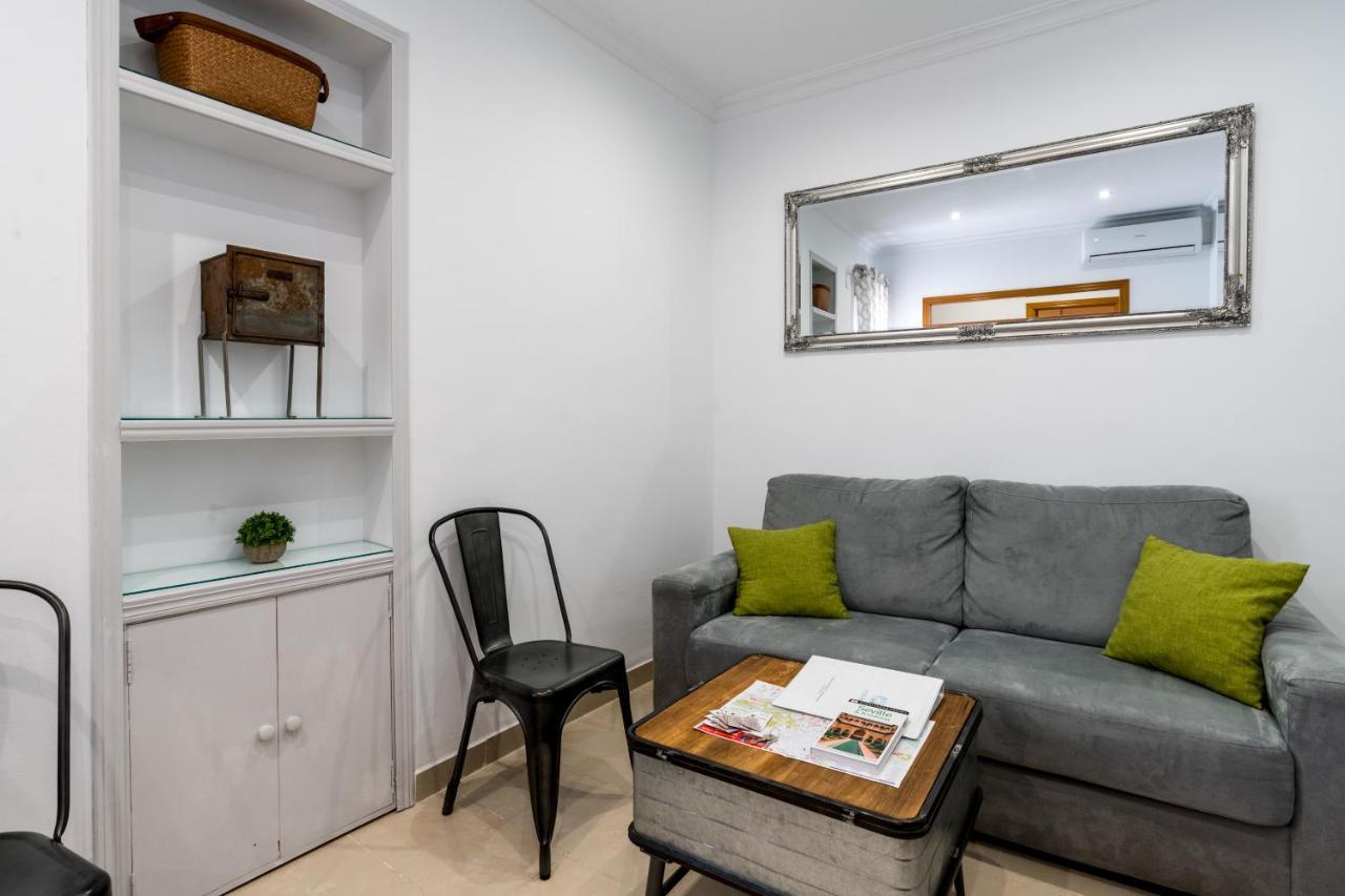 Holi-Rent Salado Apartment Seville Exterior photo